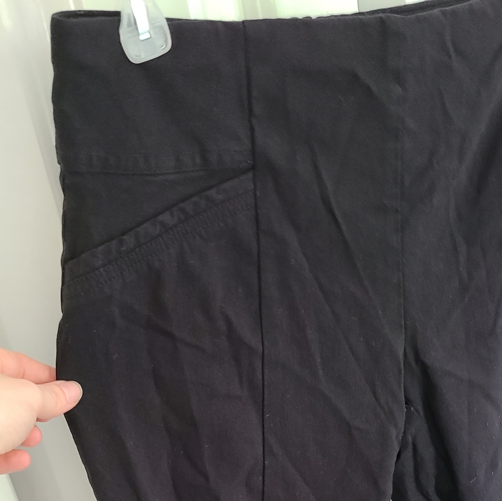 Pull on black stretch capris